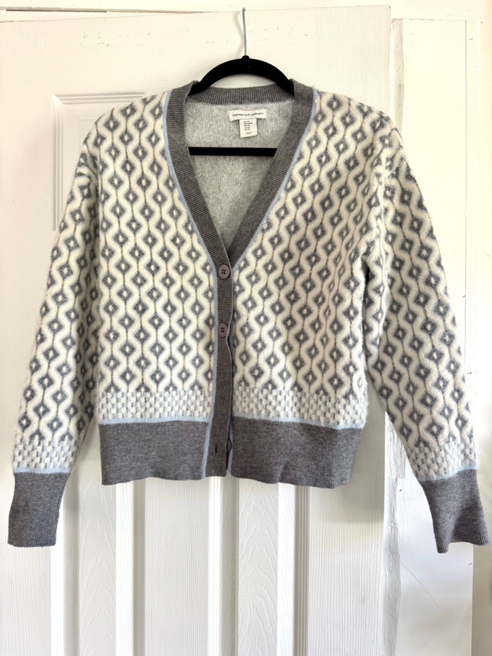 Cropped cardigan - Gray and White Patterned V-Neck Cardigan
